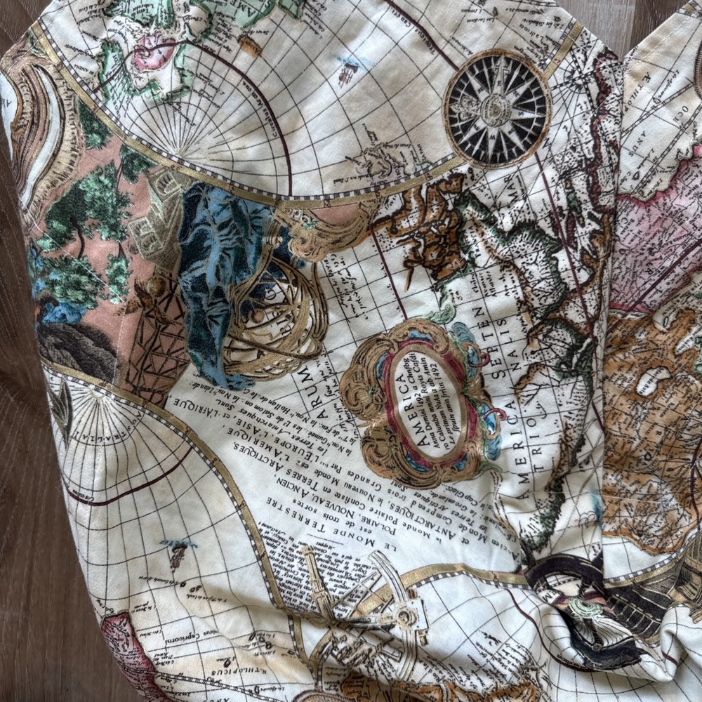 Hobo Style Shoulder Tote With Inside Pockets In A Map Print - Picture 3 of 6